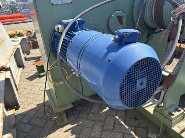 Bull Wheel Winch