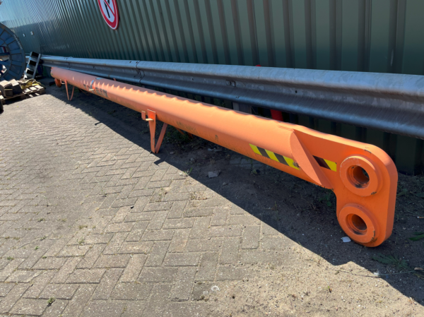 Lifting spreader beam