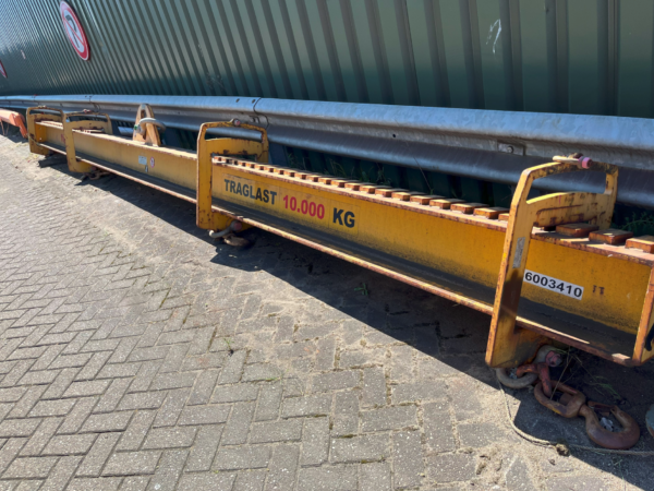 Adjustable spreader beam